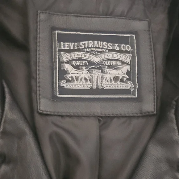 Levi's Classic Black Leather Jacket - Picture 3 of 4